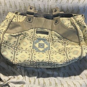 Petunia Pickle Bottom PPB weekender geometric Patterned Beige and Blue Bag strap